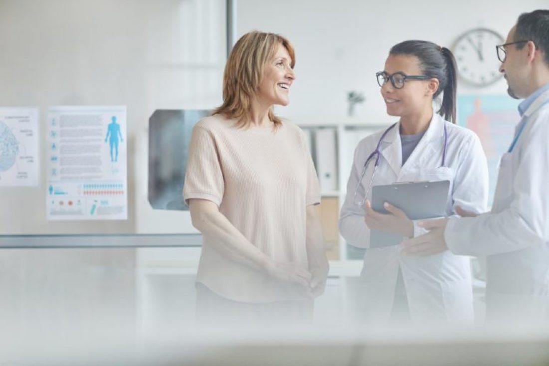 happy-patient-talking-to-doctors-D9XM3PS-768x512